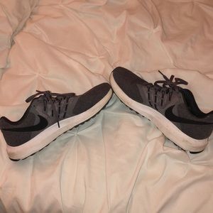 Nike tennis shoes. Excellent condition.